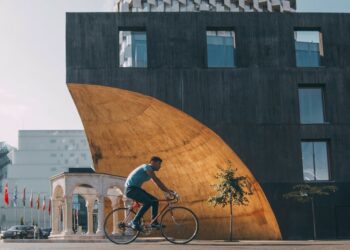 “Corriere della Sera”: Shqipëria ka plot për të treguar, përveç detit dhe plazheve