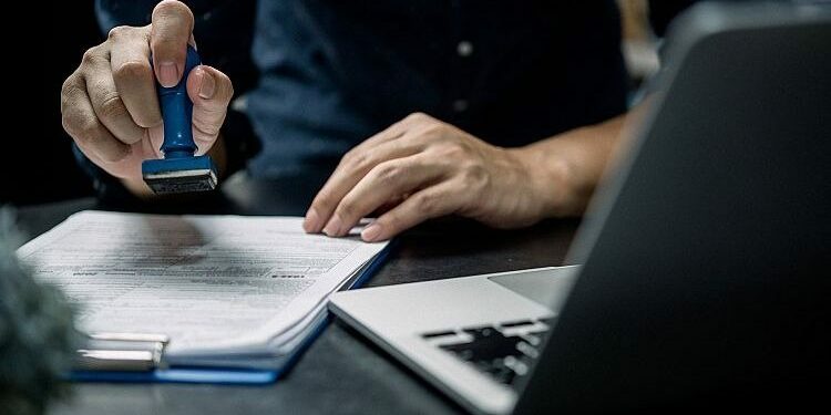 Ja se si të aplikoni për qëndrim të përhershëm në 5 shtete të BE-së