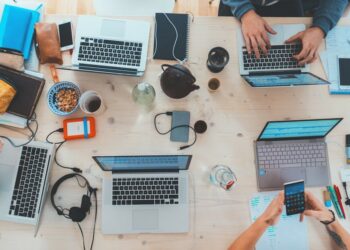 Shqipëria, i vetmi vend në rajon që nuk ka prioritet të përdorë teknologjinë për aftësimin e njerëzve