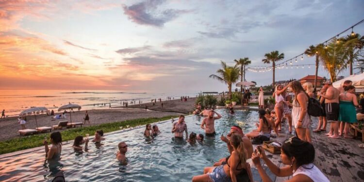 Ishulli i njohur turistik vendos taksë për çdo turist të huaj që e viziton