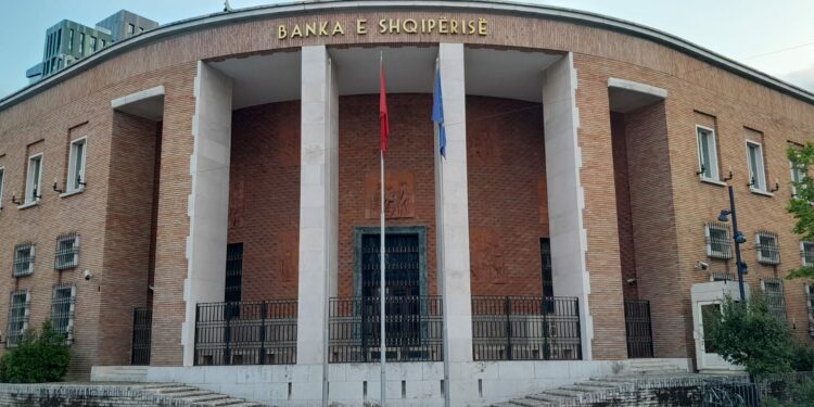 Banka e Shqipërisë mban të pandryshuar në 3.25% normën bazë të interesit. Nuk përjashtohet rritje në vijim
