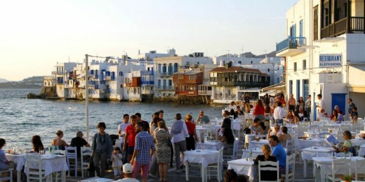 Greqia “rrëmben” turistët nga Turqia, ja lehtësia që ofron