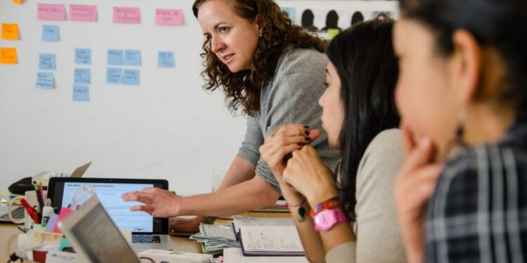 Bëni “shumë gjëra” njëherësh? Ja çfarë thotë shkenca për ju!