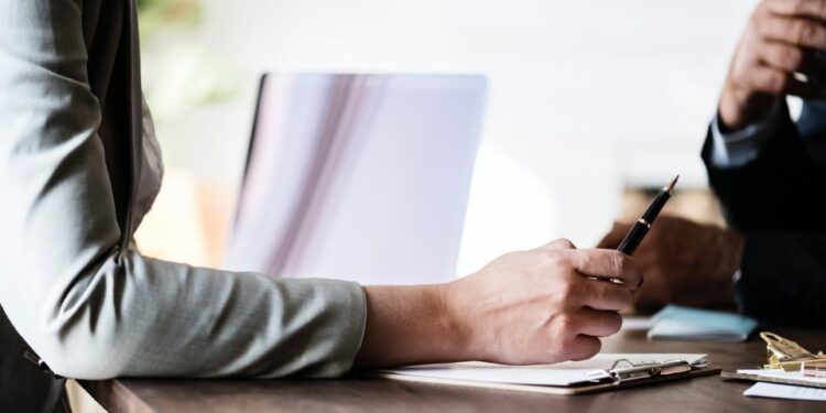 Tri pyetje që duhet t’i bëni pasi ju refuzohet rritja e pagës