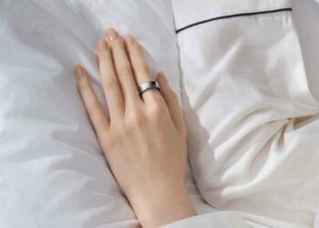 Prezantohet “unaza inteligjente”, do të monitorojë rrahjet e zemrës dhe problemet me gjumin