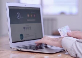 Administrata ofron shërbimet online dhe bën shumë pushime, por numri i të punësuarve u rrit në T IV 2023