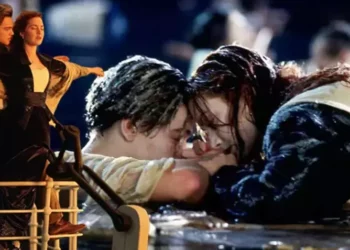 Del në ankand dera e filmit “Titanic”, ku Rose shpëtoi dhe Di Caprio u mbyt