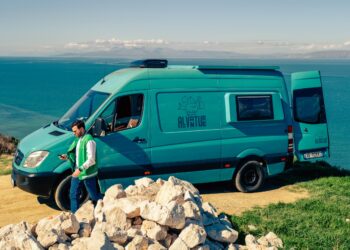 “ALvanTURE” , ëndrra që u kthye realitet! Arbër Sulstarova tregon frymëzimin pas kamperit luksoz