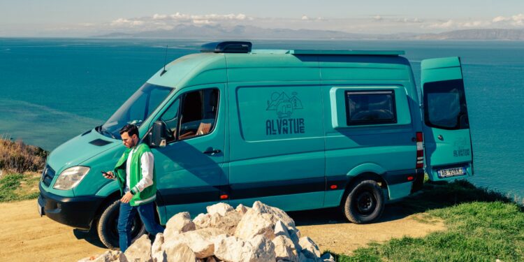 “ALvanTURE” , ëndrra që u kthye realitet! Arbër Sulstarova tregon frymëzimin pas kamperit luksoz