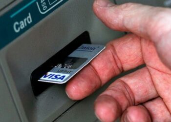 Paraja cash preferohet më pak, shënohet një rekord i ri i numrit të bankomateve