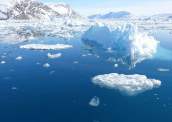 Pse Dubai po importon akull nga Groenlanda? Arsyeja do ju lë pa fjalë