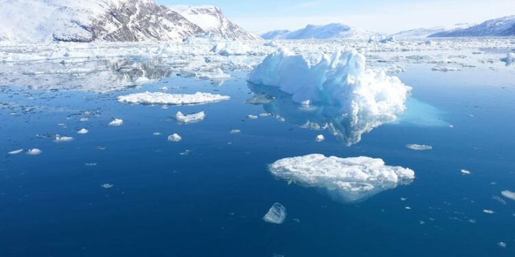 Pse Dubai po importon akull nga Groenlanda? Arsyeja do ju lë pa fjalë