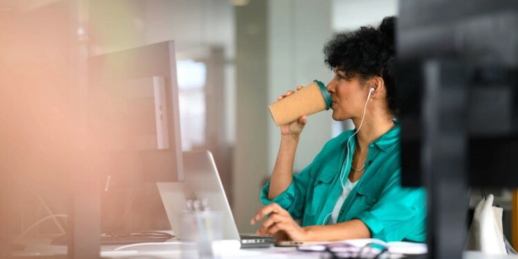 A e dinit se kafeja mund t’ju bëjë më të zgjuar, më kreativë dhe më të fokusuar?