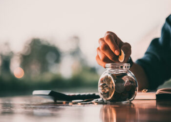 Vrojtimi i BSH: Shqiptarët e varfër, 62% e familjeve nuk kursejnë dot