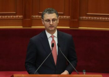 Paga 900 euro në shtet, ministri i Financave: Arrihet këtë vit