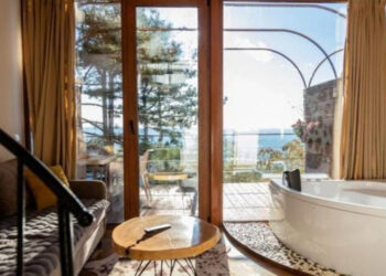 Sa po fitohet nga dhënia e shtëpisë me qira me AirBnb, nga 700 euro/muaj në Tiranë, në 1160 euro në Vlorë