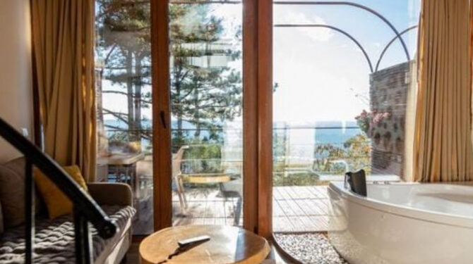 Sa po fitohet nga dhënia e shtëpisë me qira me AirBnb, nga 700 euro/muaj në Tiranë, në 1160 euro në Vlorë