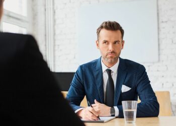 Kur ju pyesin “Sa e keni pagën?”