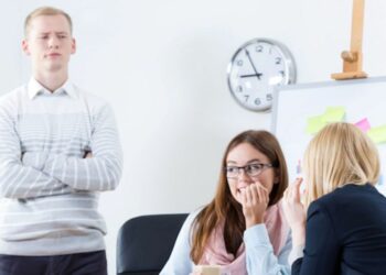 Shprehjet pasive-agresive i bëjnë njerëzit të mos ju respektojnë