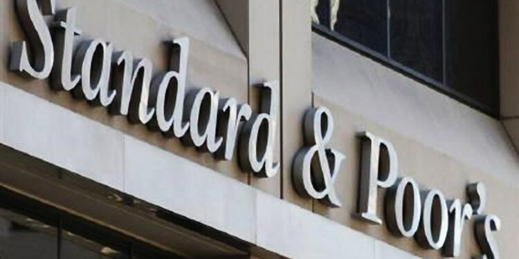 Standard & Poor’s përmirëson për herë të parë vlerësimin për Shqipërinë në “BB-”