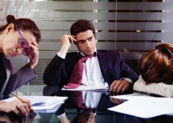 Stresi i vazhdueshëm ju dëmton në punë