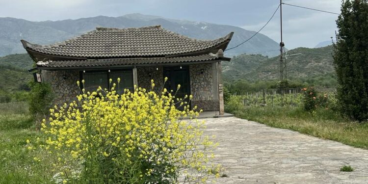 Një udhëtim pakëz historik dhe Bujtina Kineze në Kardhiq