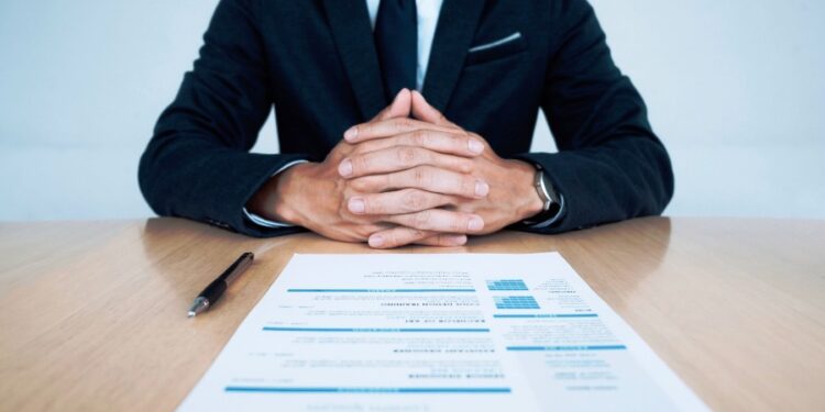 Pse nuk duhet të gënjeni në CV tuaj