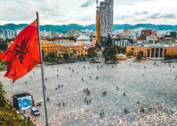 Raporti i Bankës Botërore: Ekonomia e ekspozuar nga zhvillimet në botë, tregu i punës me probleme