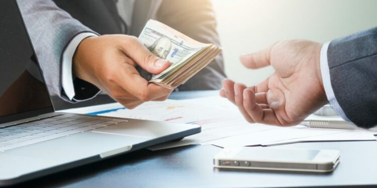 Kredia për shtëpi, bankat shtrëngojnë kushtet për individët