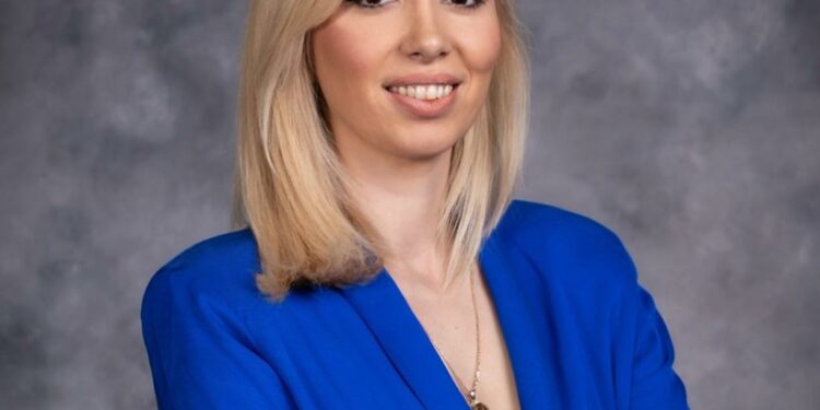 Një inspirim për edukim: Lorena Bregaj dhe roli i saj në suksesin e Akademi.al