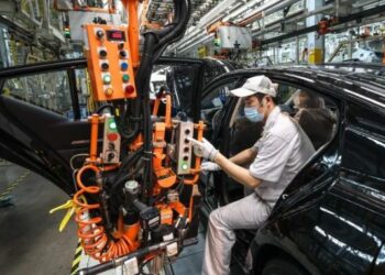 Makinat kineze nuk shiten. Portet europiane të tejmbushura me automjete të pashitura