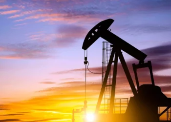 Çfarë po i rrit çmimet e naftës?