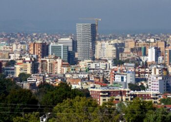 Rritja e referencës për apartamentet, Ndërtuesit çojnë në Kushtetuese draftin