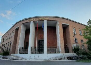 Skandali me mikrokreditë / Banka e Shqipërisë  revokon licencat për shoqëritë “Final” dhe “Micro Credit Albania”