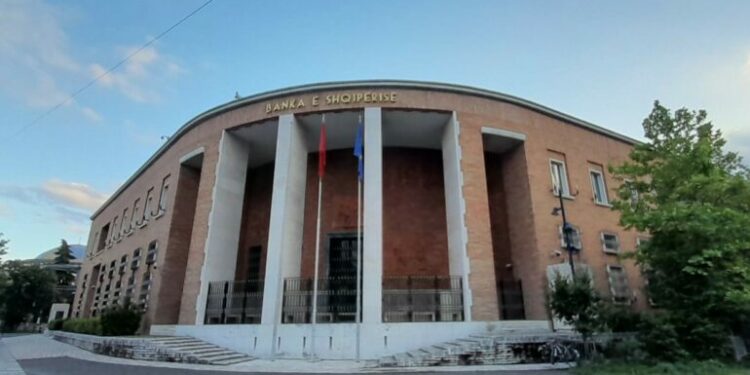 Skandali me mikrokreditë / Banka e Shqipërisë  revokon licencat për shoqëritë “Final” dhe “Micro Credit Albania”