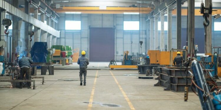 Qeveria kalon në “sitë” agjencitë e punësimit. Kontrolle për garantimin e të drejtave të punonjësve