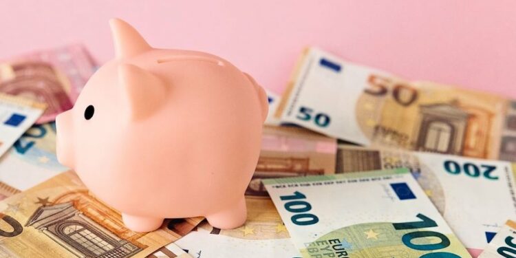 Si të kurseni për të pasur më shumë para në llogarinë tuaj? Ja cfarë duhet të bëni