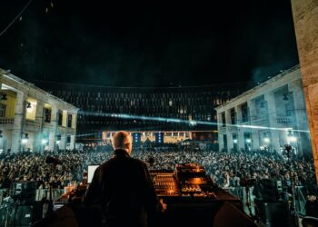 Transaksione QR: Kodet që po i shohim kudo në skenën kulturore të Tiranës