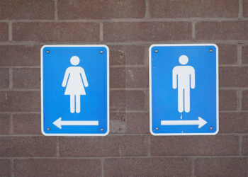 Anglia bën ndryshime në ligj për “Restorantet dhe Zyrat”