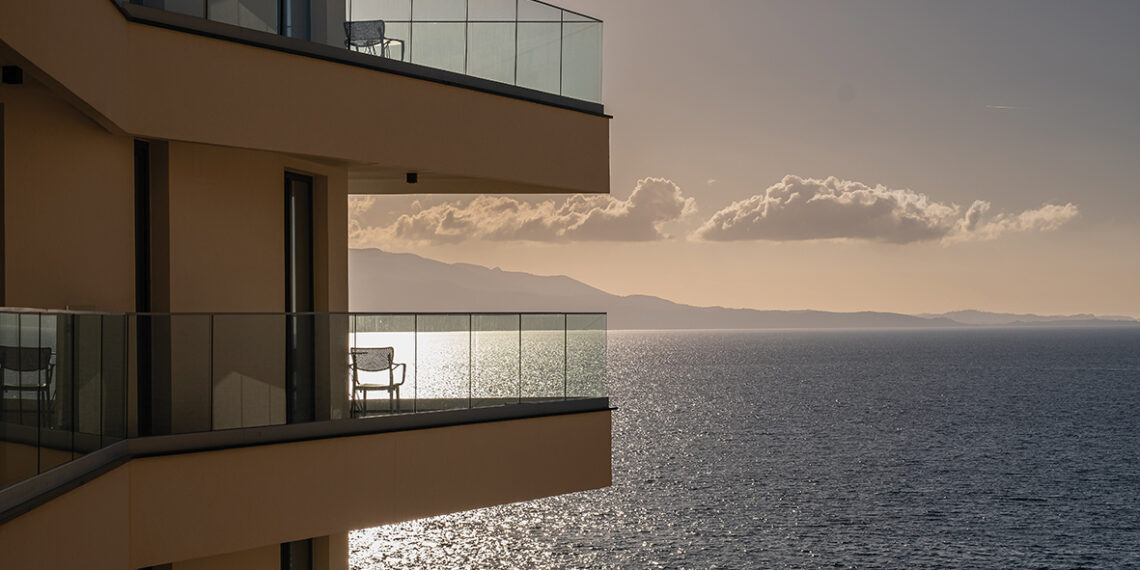 Shoqata e Ndërtuesve: Rritet 30% kërkesa për apartamente në bregdet; 40% e blerjeve nga të huajt