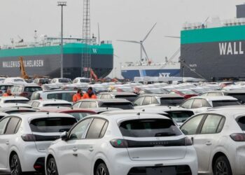 Portet europiane po kthehen në parkingje makinash elektrike