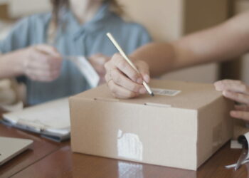 Tregu i shërbimeve postare ra me 10% në 2023