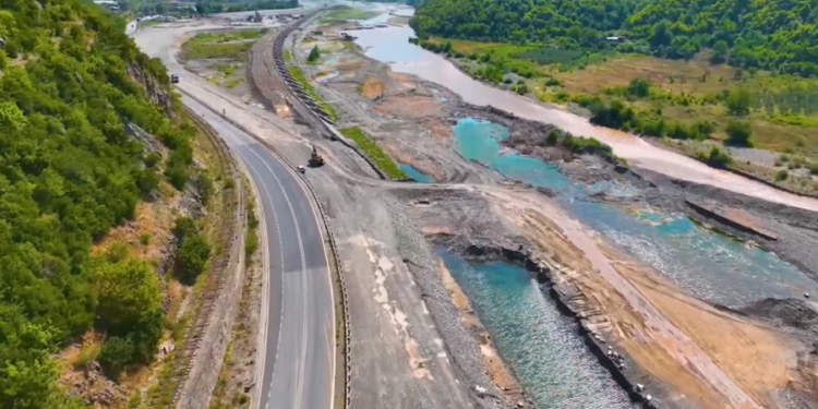 Bllokohet sot aksi Elbasan – Qafë-Thanë. Ja si do të devijohet qarkullimi