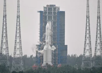 “Nxehet” gara për hapësirën, Kina lëshon sondën që pritet të ulet në anën e “padukshme” të hënës