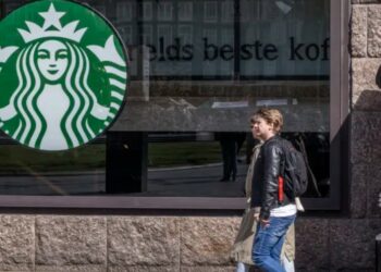 Aksionet e Starbucks bien 12%