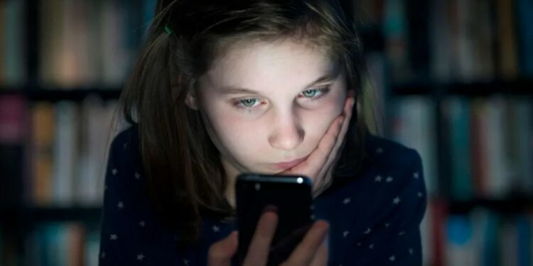 Facebook dhe Instagram dyshohet se krijojnë shumë varësi