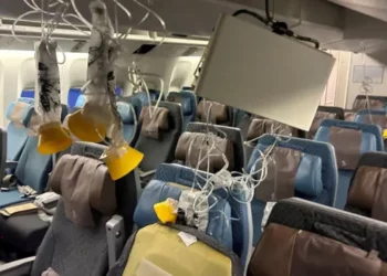 U plagosën në fluturimin Londër-Singapor. Ja rregullat e dëmshpërblimit