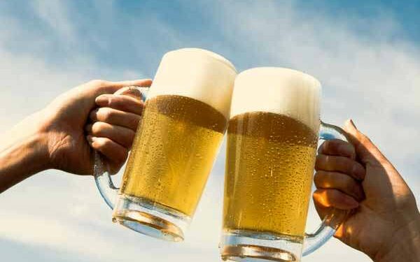 Blemë më shumë duhan, birra e kafe, shqiptarët e të huajt i japin hov importit të “mallrave të ndaluar”