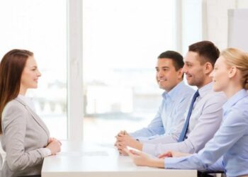 “Përshkruajeni veten me tri fjalë”