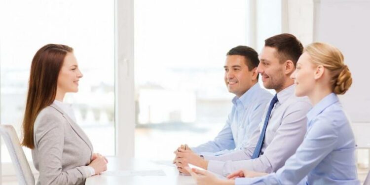 “Përshkruajeni veten me tri fjalë”